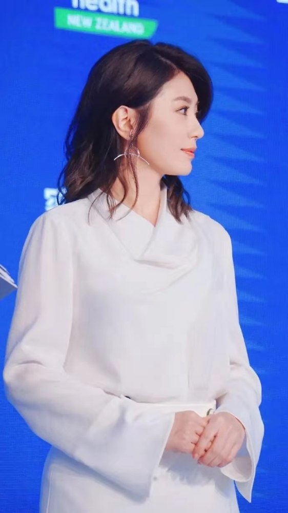 賈靜雯最新發(fā)型圖片，時(shí)尚變遷與個(gè)人觀點(diǎn)解析