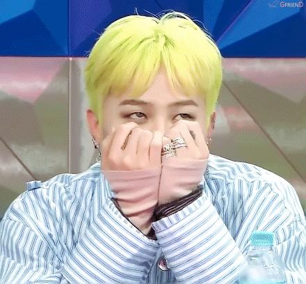 耐克最新海報引領(lǐng)運動風尚，激發(fā)無限潛能，展示時尚力量