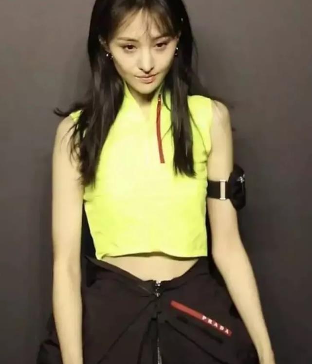 鄭爽最新動(dòng)態(tài)2024，多維度審視與深度探討