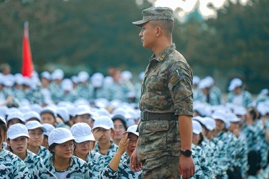 最新軍旅歌曲2024，軍歌嘹亮，情義永恒