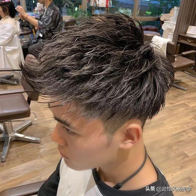 男性最新發(fā)型，心靈與自然的時(shí)尚之旅