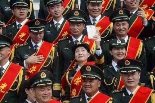 軍官轉(zhuǎn)業(yè)政策最新探索，小巷獨(dú)特風(fēng)味與轉(zhuǎn)業(yè)安置新動(dòng)向