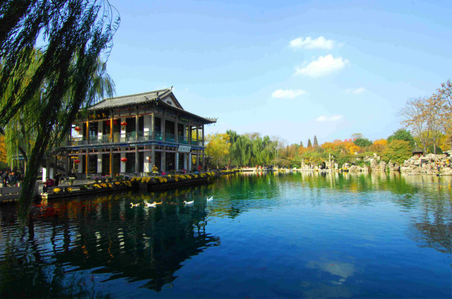 大明湖深度游，巷弄美食秘境探索