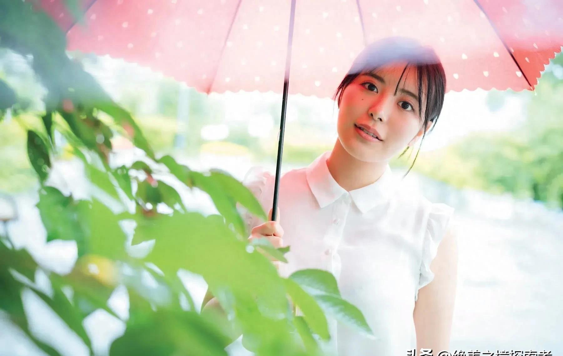 科技新品重塑時尚舞臺，模特泳裝比賽體驗未來魅力之旅