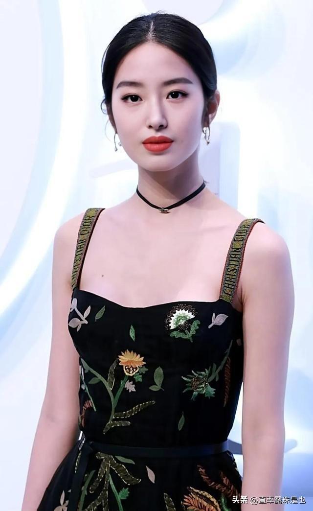 演員鈺探尋隱秘寶藏，小巷特色小店的奇妙之旅