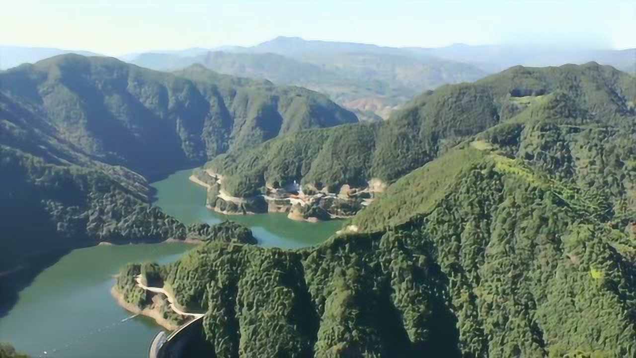 風水大師揭秘，墳地選址奧秘與大自然美景的邂逅之旅