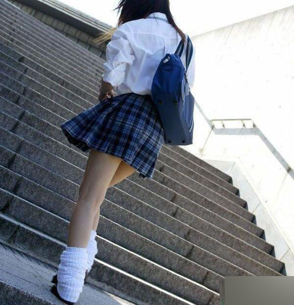 最新女校服，時代變遷中的校園風(fēng)尚標志